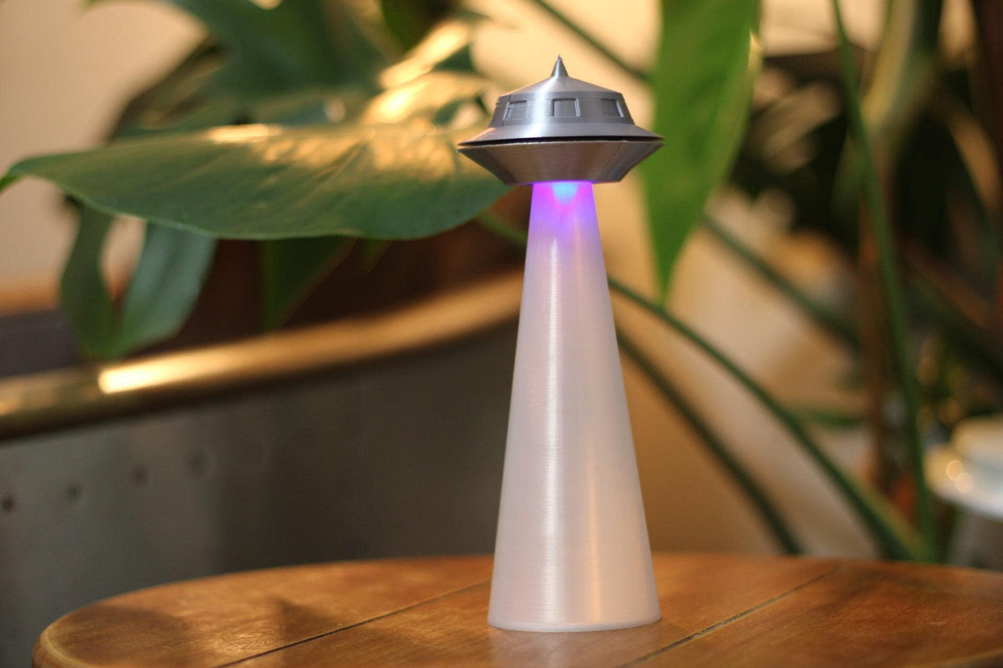 Floating UFO Lamp: Multicolor LED, Sci-Fi Desk Light