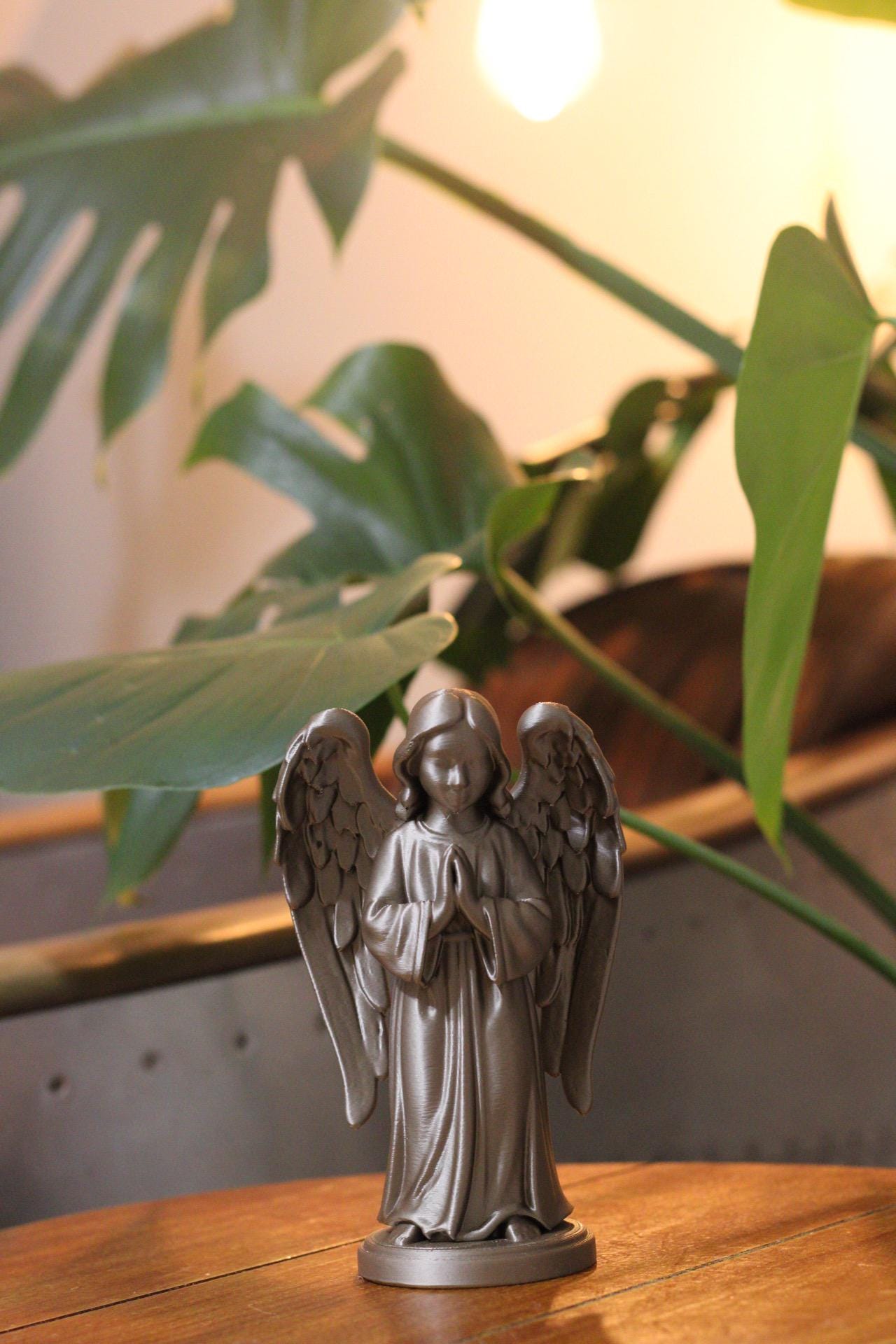 Precious Angel Statuette: Delicate 3D Printed Keepsake & Thoughtful Gift