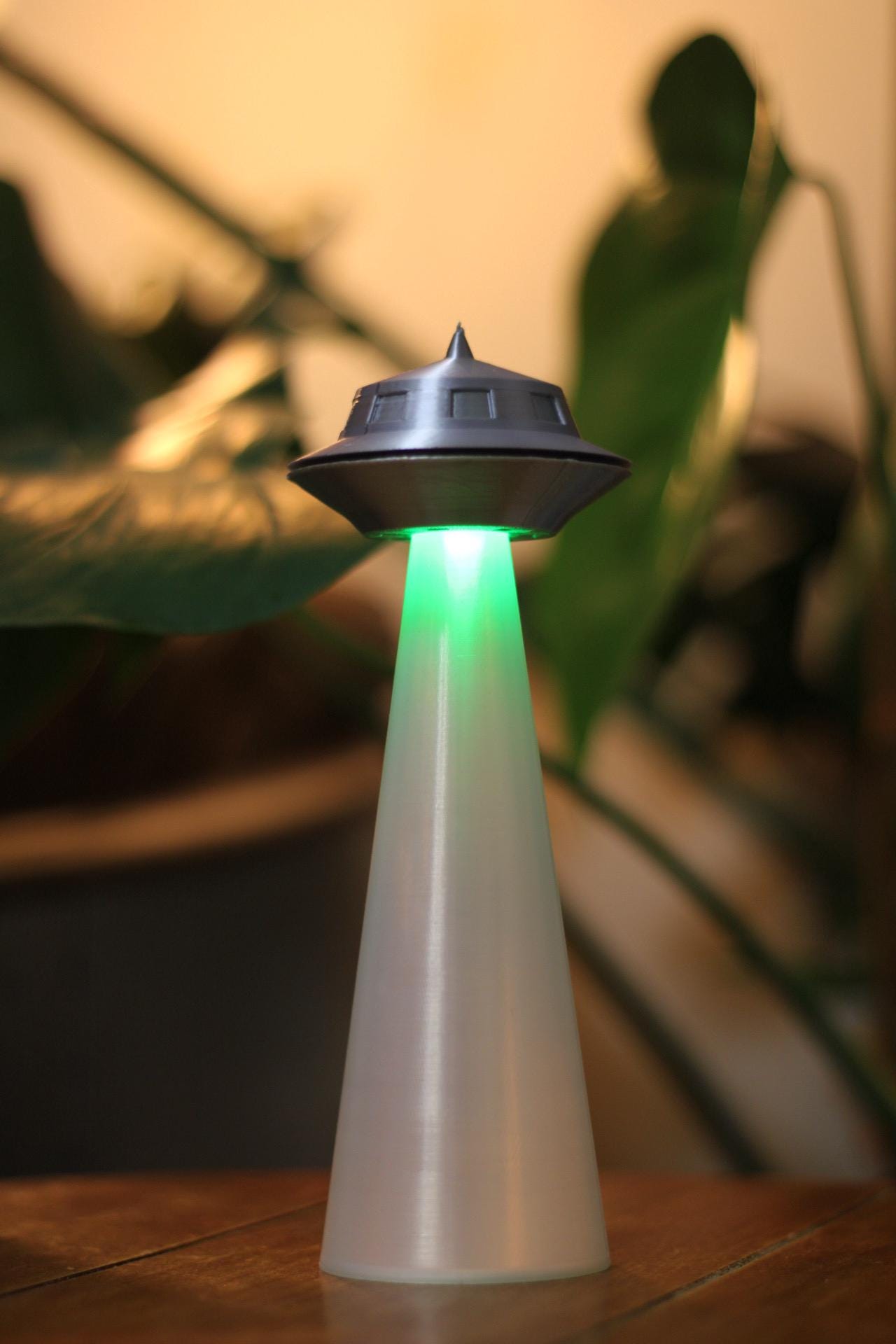 Floating UFO Lamp: Multicolor LED, Sci-Fi Desk Light