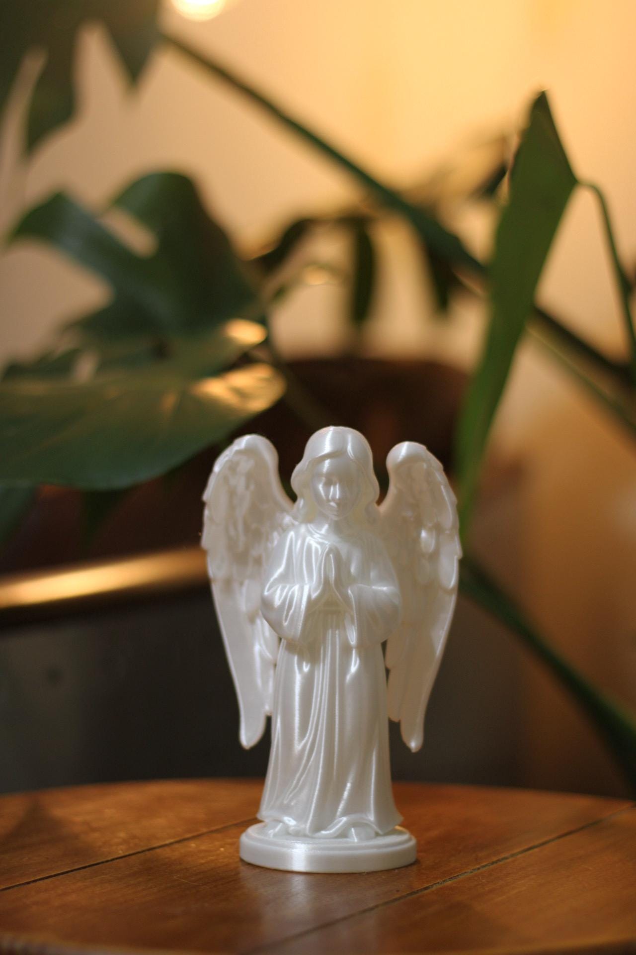 Precious Angel Statuette: Delicate 3D Printed Keepsake & Thoughtful Gift