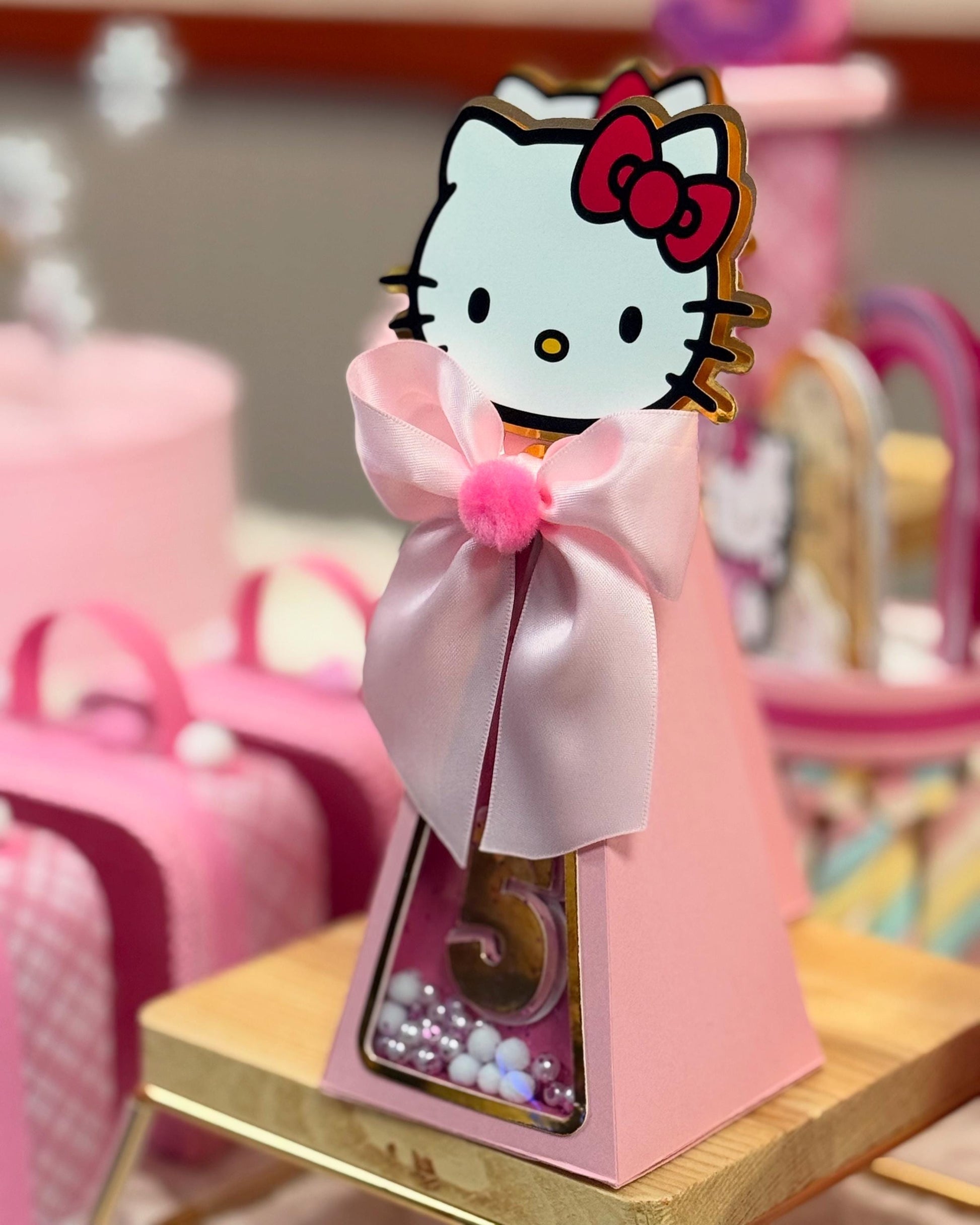 Hello Kitty Pyramid Box with Shaker Display Set of 6
