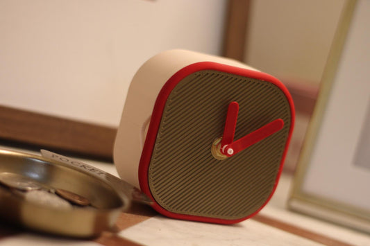 Small Minimalist Desk Clock Art Deco Style No Numbers Battery Powered