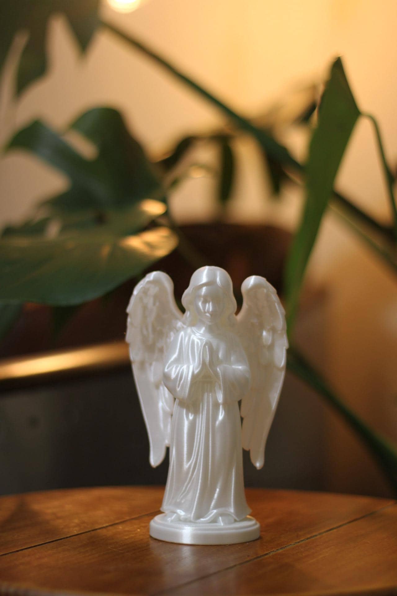 Precious Angel Statuette: Delicate 3D Printed Keepsake & Thoughtful Gift