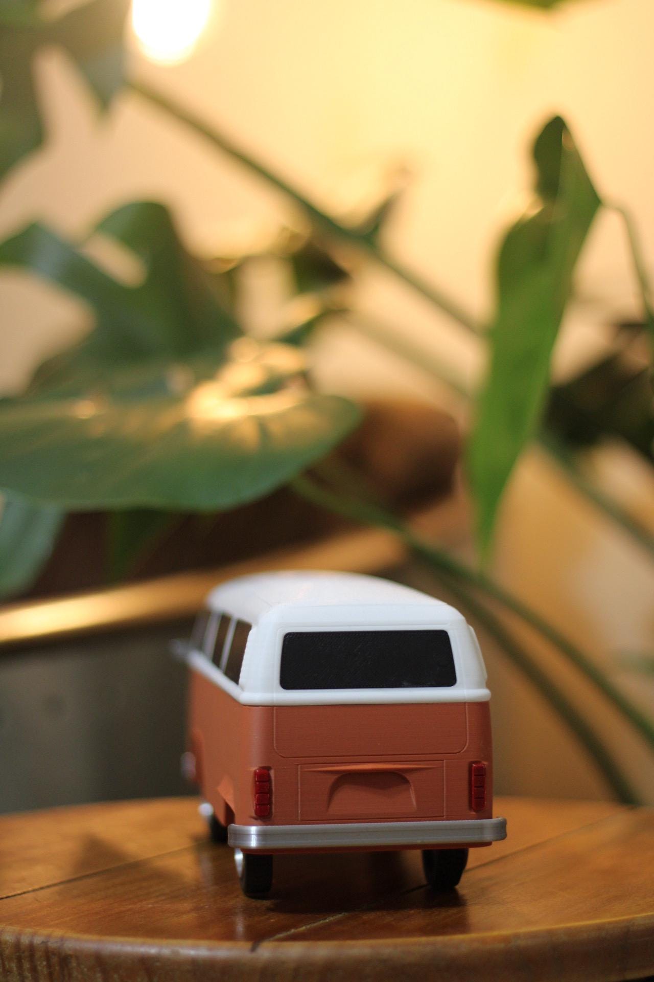 Volkswagen Bus / Kombi Type 2 Collector's Scale Model