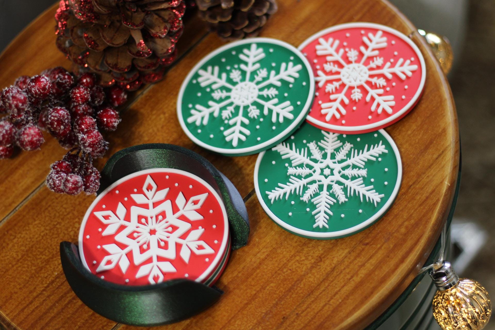 Christmas Snowflakes Coaster Set Complete With Holder